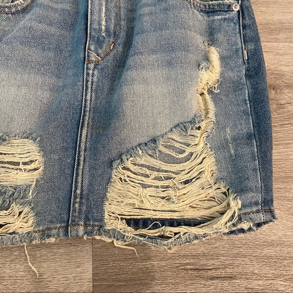 Lovers & Friends distressed denim skirt - Picture 3 of 10